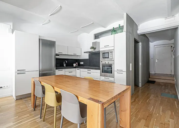 Super 3br Apartment, Spacious And Bright